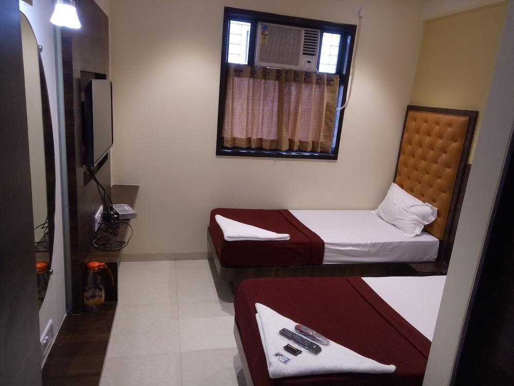 Oyo 76486 Silver Moon Mumbai Exterior photo